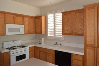 1903 Remembrance Ln in Tracy, CA - Building Photo - Building Photo