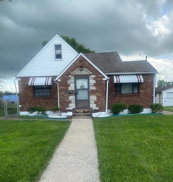 400 S 42nd St in East St. Louis, IL - Foto de edificio