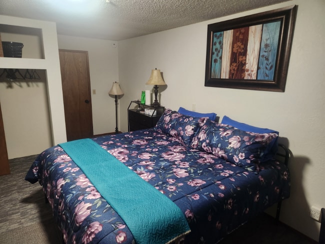 25324 38th Ave S in Kent, WA - Foto de edificio - Building Photo