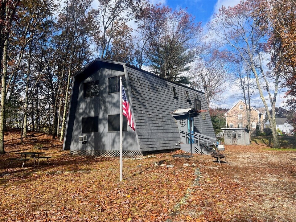 888 Salem St in Groveland, MA - Building Photo