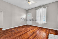 816 W Mistletoe Ave, Unit Apt 1 in San Antonio, TX - Foto de edificio - Building Photo