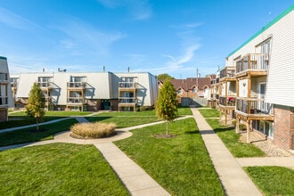 Windsor Woods in Omaha, NE - Foto de edificio - Building Photo