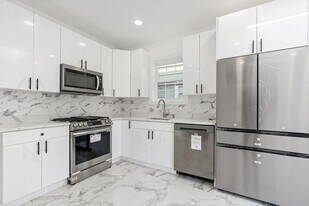 133 W 4TH St in Bayonne, NJ - Building Photo