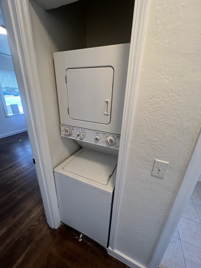 8041 Ney Ave, Unit 8041
