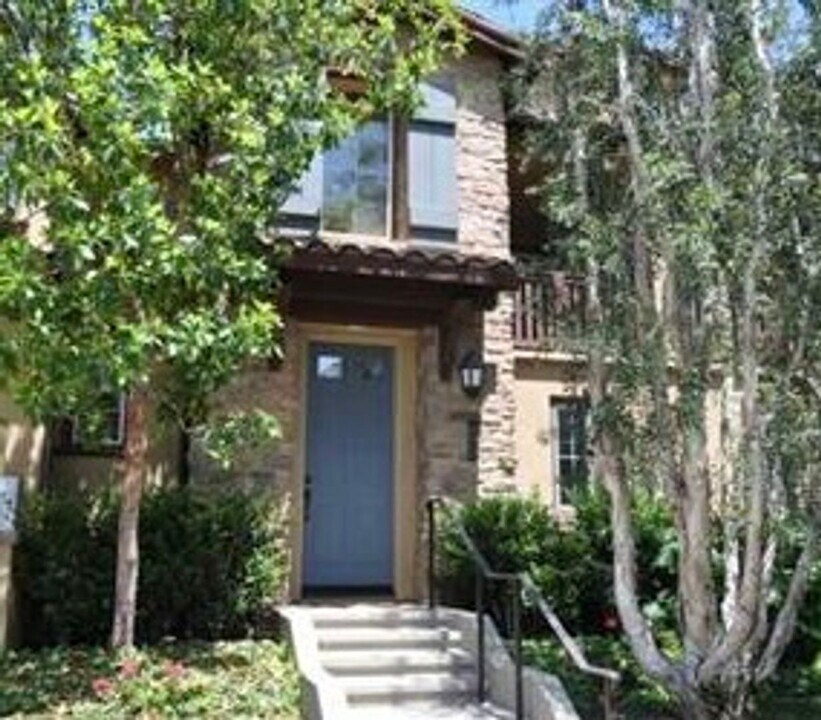 123 Jadestone in Irvine, CA - Building Photo