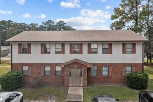 109 Ravenwood Dr in Jacksonville, NC - Building Photo