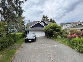 9839 Waller Ct in Richmond, BC - Building Photo