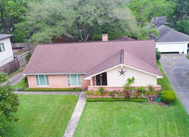 614 Bendwood Dr in Houston, TX - Building Photo - Building Photo