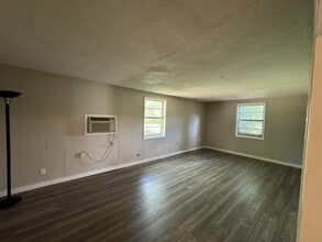 1706 Chester St NW in Huntsville, AL - Foto de edificio - Building Photo