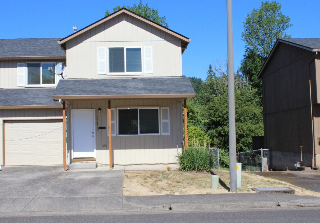 52613 NW 4th St in Scappoose, OR - Building Photo