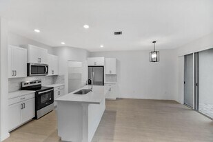 8554 Via Mar Rosso in Greenacres, FL - Building Photo