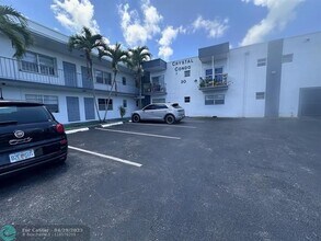 30 SE 4th Ave in Hallandale Beach, FL - Building Photo - Building Photo