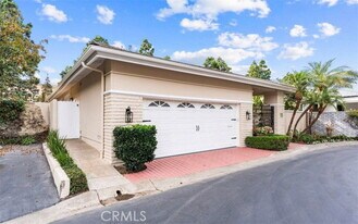 11 Rue Marseilles in Newport Beach, CA - Building Photo