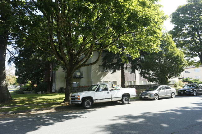 Walnut Court Apartments in Vancouver, BC - Building Photo - Building Photo