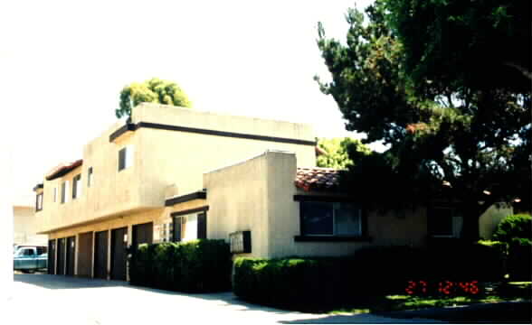 17282 Keelson Ln in Huntington Beach, CA - Building Photo - Building Photo