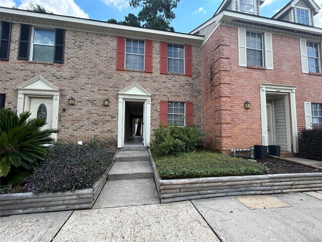 2030 Plantation Dr in Conroe, TX - Building Photo - Building Photo