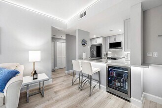 255 Evernia St in West Palm Beach, FL - Building Photo - Building Photo