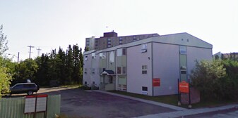 Carlton Place in Yellowknife, NT - Building Photo