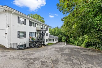 1121 West End Blvd in Winston-Salem, NC - Building Photo - Interior Photo