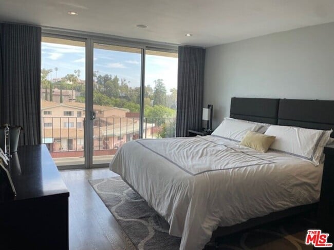 property at 2260 N Cahuenga Blvd
