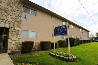 The Plaza in Bakersfield, CA - Building Photo - Building Photo