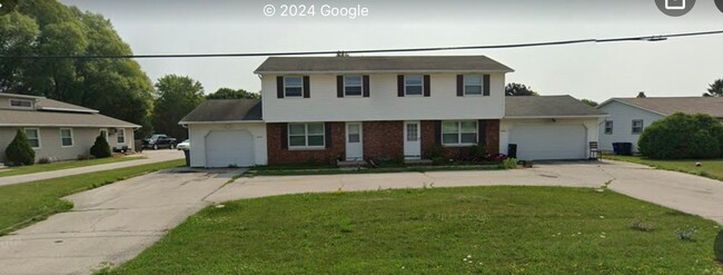 2747-2749-2749 Packerland Dr in Green Bay, WI - Building Photo - Building Photo
