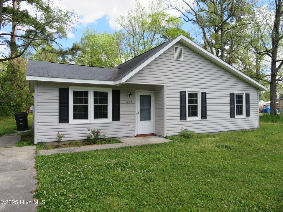 302 Luann Rd in Jacksonville, NC - Building Photo