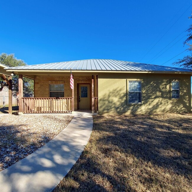 300 Knights Row in Cottonwood Shores, TX - Building Photo - Building Photo