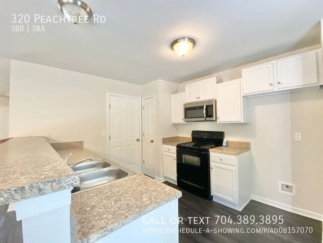 320 Peachtree Rd in Charlotte, NC - Building Photo - Building Photo