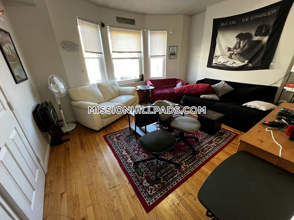 1460 Tremont St, Unit 3 in Boston, MA - Building Photo