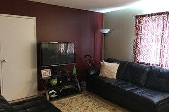 77 L Nicholas Rd, Unit F in Framingham, MA - Foto de edificio - Building Photo