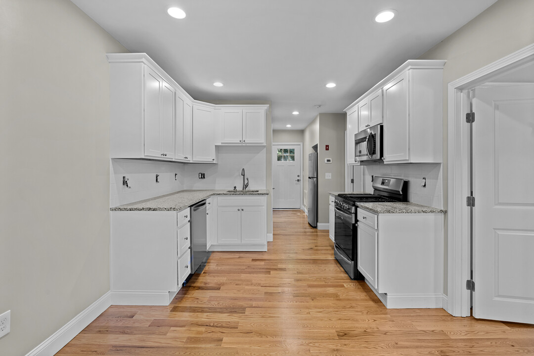 376 Arnolds Neck Dr, Unit 2l in Warwick, RI - Building Photo