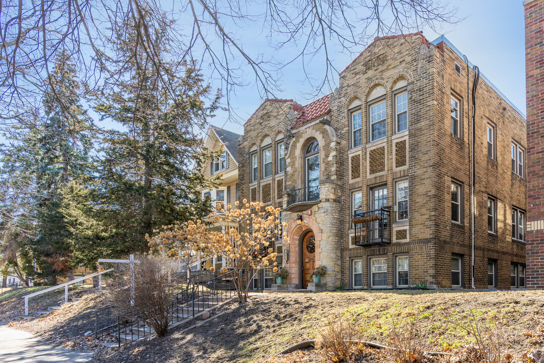 3016 James Ave S in Minneapolis, MN - Foto de edificio