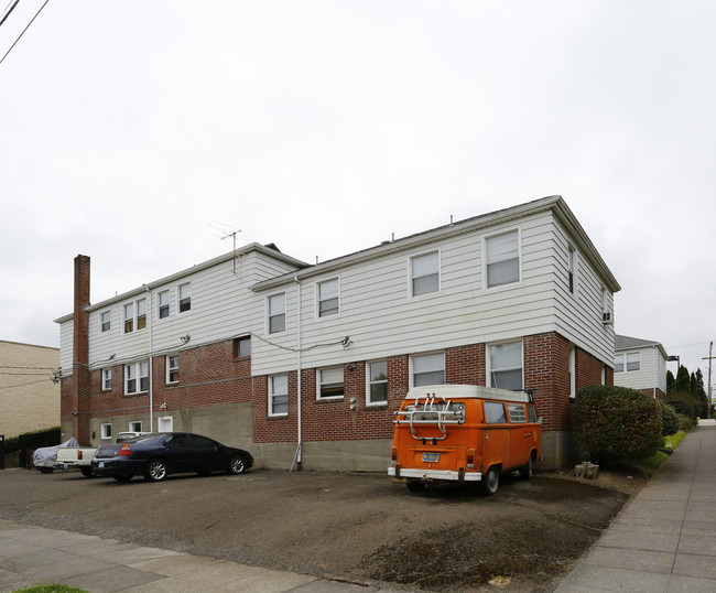 Pacific Court in Portland, OR - Foto de edificio - Building Photo