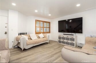 19221 Sherman Way, Unit Unit 18 in Reseda, CA - Building Photo - Building Photo