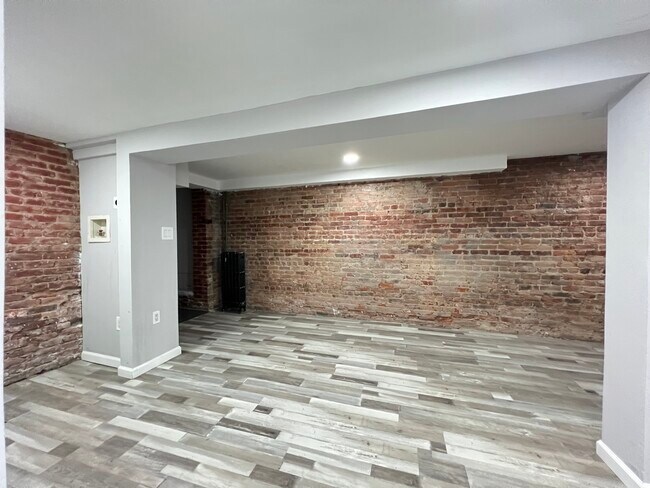 86 Irving St, Unit 2 in Jersey City, NJ - Foto de edificio - Building Photo