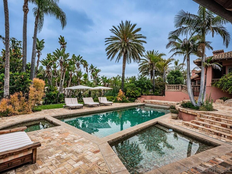 17116 Paseo Hermosa in Rancho Santa Fe, CA - Building Photo