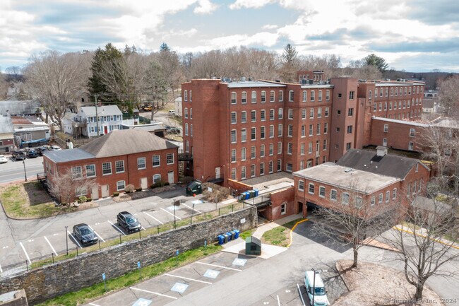 92 Main St in Deep River, CT - Building Photo - Building Photo