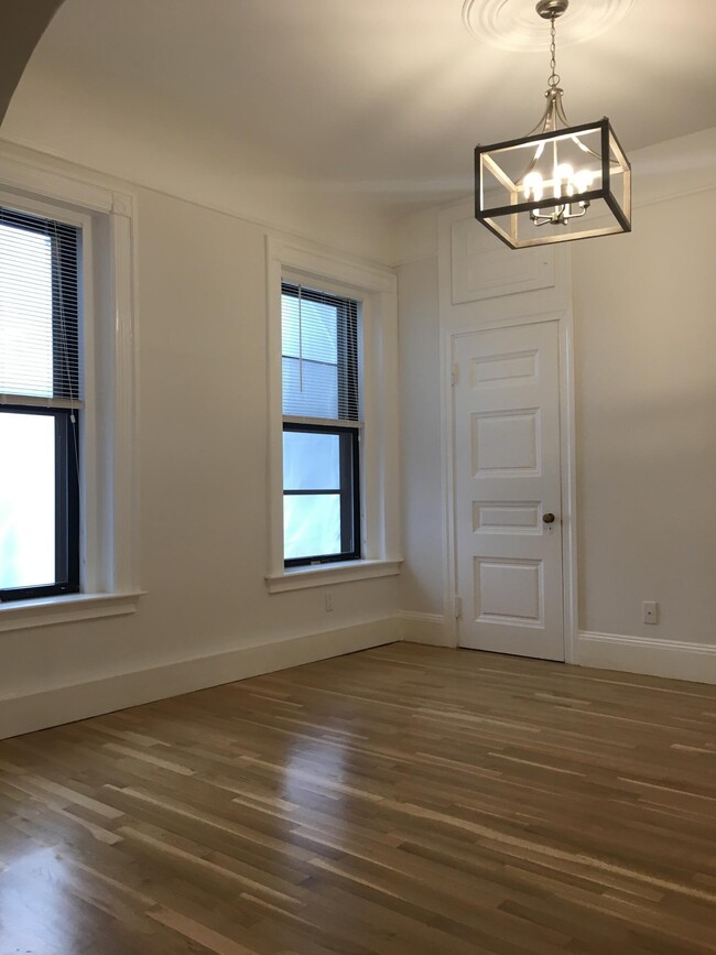 456 Beacon St, Unit 108 in Boston, MA - Foto de edificio - Building Photo