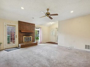 2812 Springhaven Ct in Bedford, TX - Building Photo - Building Photo