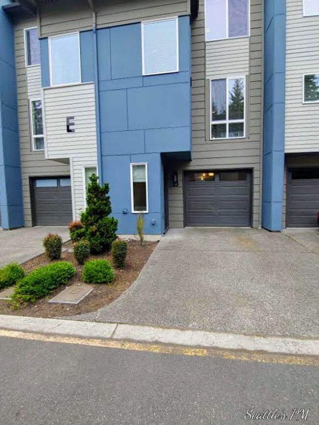16201 Meadow Rd in Lynnwood, WA - Building Photo - Building Photo