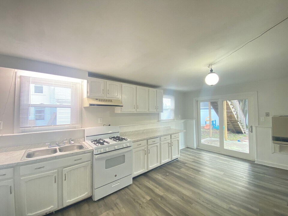 30 Thorwald Ave in Hampton, NH - Building Photo