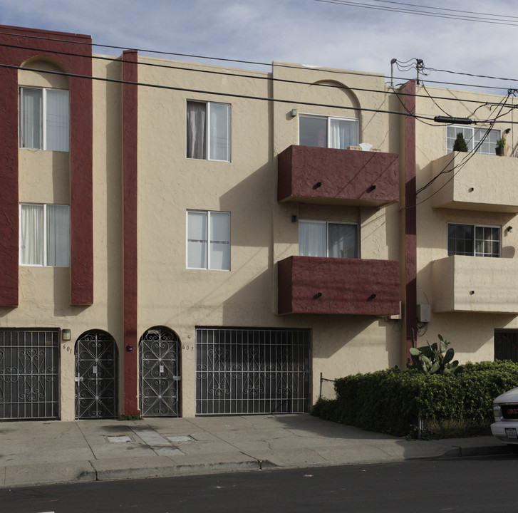 607 Villa St in Daly City, CA - Foto de edificio