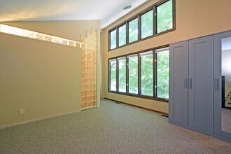 14800 Kral Rd in Minnetonka, MN - Building Photo - Building Photo