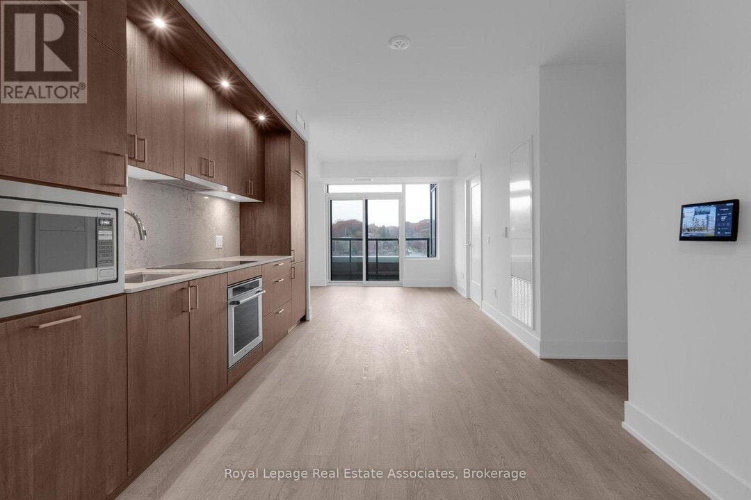 259 The Kingsway in Toronto, ON - Building Photo