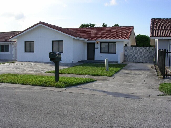 14765 Kendale Lakes Blvd in Miami, FL - Building Photo - Building Photo