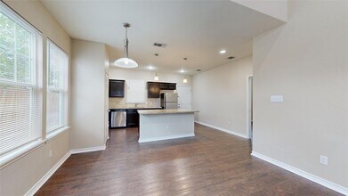 205 Sterling St in College Station, TX - Building Photo - Building Photo