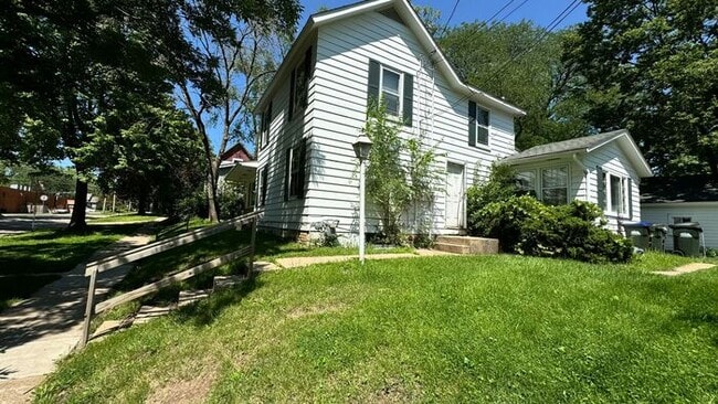 524 N Lucas St in Iowa City, IA - Building Photo - Building Photo