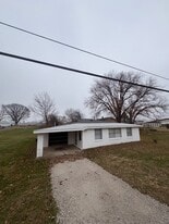 1074 Spring Bay Rd in East Peoria, IL - Building Photo