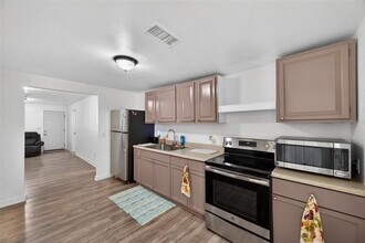 4324 16th Ave S in St. Petersburg, FL - Building Photo - Building Photo